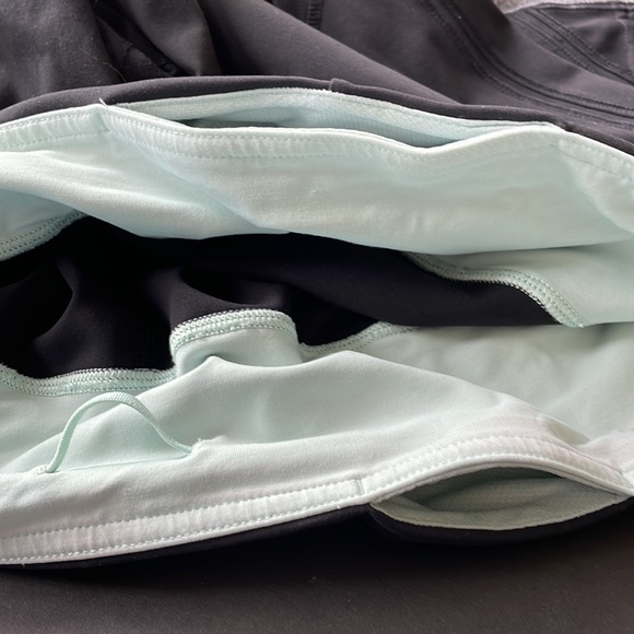 Lululemon crop leggings 6 - Picture 7 of 9